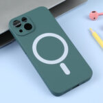 For iPhone 14 Liquid Silicone Magsafe Phone Case (Dark Green)