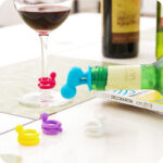 7 in 1 Cartoon Silicone Sealed Spiral Red Wine Stopper + Cup Feet Set, Random Color Delivery