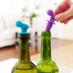 7 in 1 Cartoon Silicone Sealed Spiral Red Wine Stopper + Cup Feet Set, Random Color Delivery