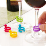 7 in 1 Cartoon Silicone Sealed Spiral Red Wine Stopper + Cup Feet Set, Random Color Delivery